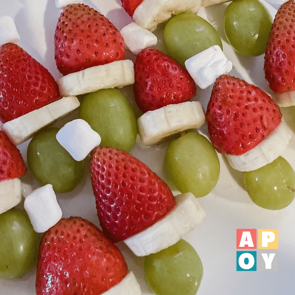 Grinch fruit kabobs,healthy christmas treat,Christmas recipe,Dr. Seuss' How the Grinch Stole Christmas recipes,seasonal fruit dishes,Christmas fruit treats,cooking with kids,involving kids in the kitchen,family traditions,holiday recipes