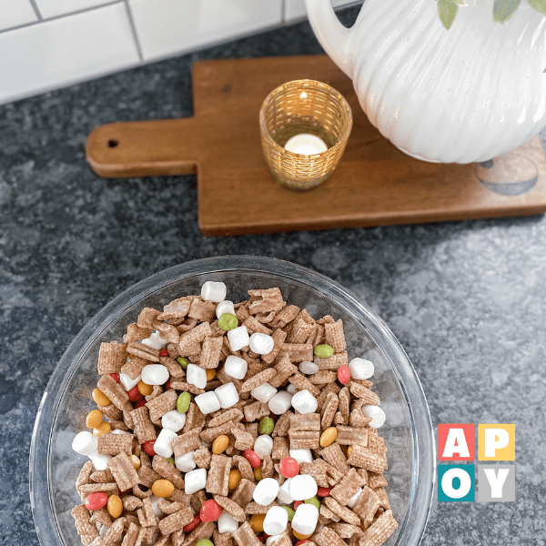 st. patrick's day rainbow trail mix,easy rainbow trail mix recipe,st. patrick's day snack mix,easy snacks,simple toddler treats,snack ideas for kids,seasonal recipes,involving kids in the kitchen