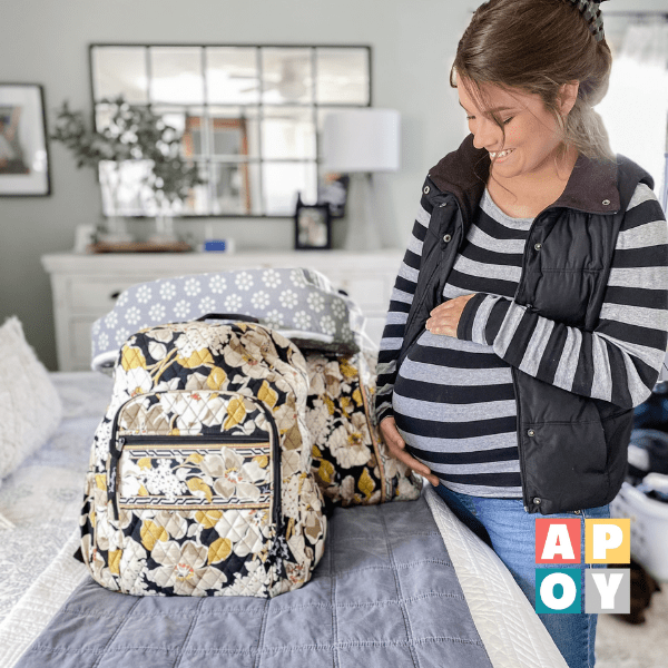hospital bag checklist,what to pack in your hospital bag,what should I bring to the hospital when I delivery my baby,things to bring to the hospital for delivery