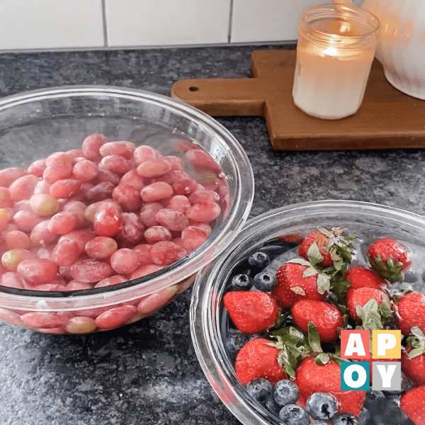 how to clean fruit,how to make your own fruit and vegetable wash,cleaning fruit and veggies,cleaning with vinegar,how to use vinegar to clean in your home,how to clearn produce without chemicals,how to clean produce at home